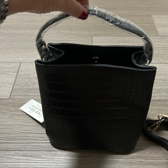 AOTA Elegant Black Vegan Leather Bag - Picture 4 of 12